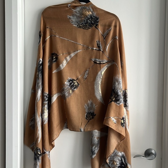 Accessories - Women’s Shall, long soft pazmjna, warm tones neutrals feminine cozy lightweight